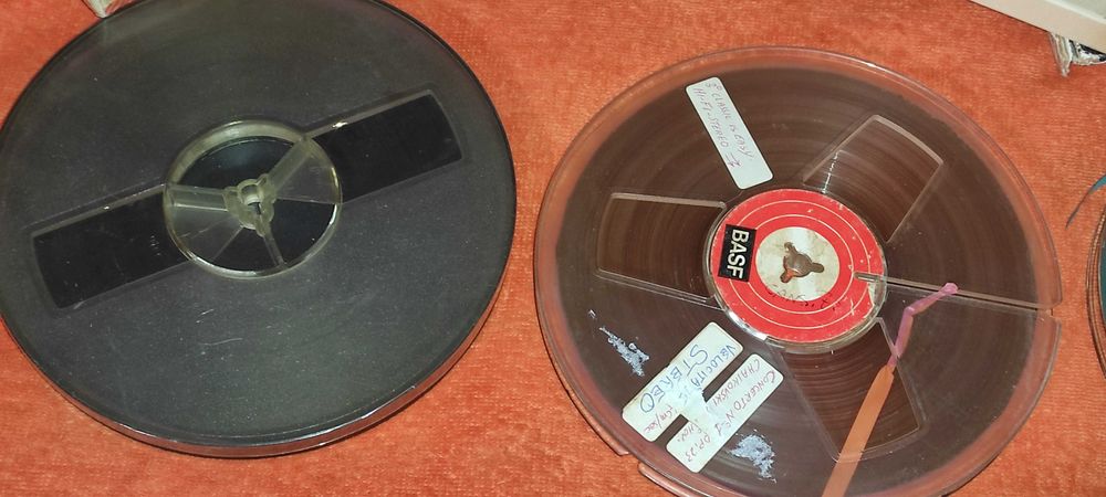 5 bucati 
role magnetofon cu banda 
diametrul la rola 18 cm