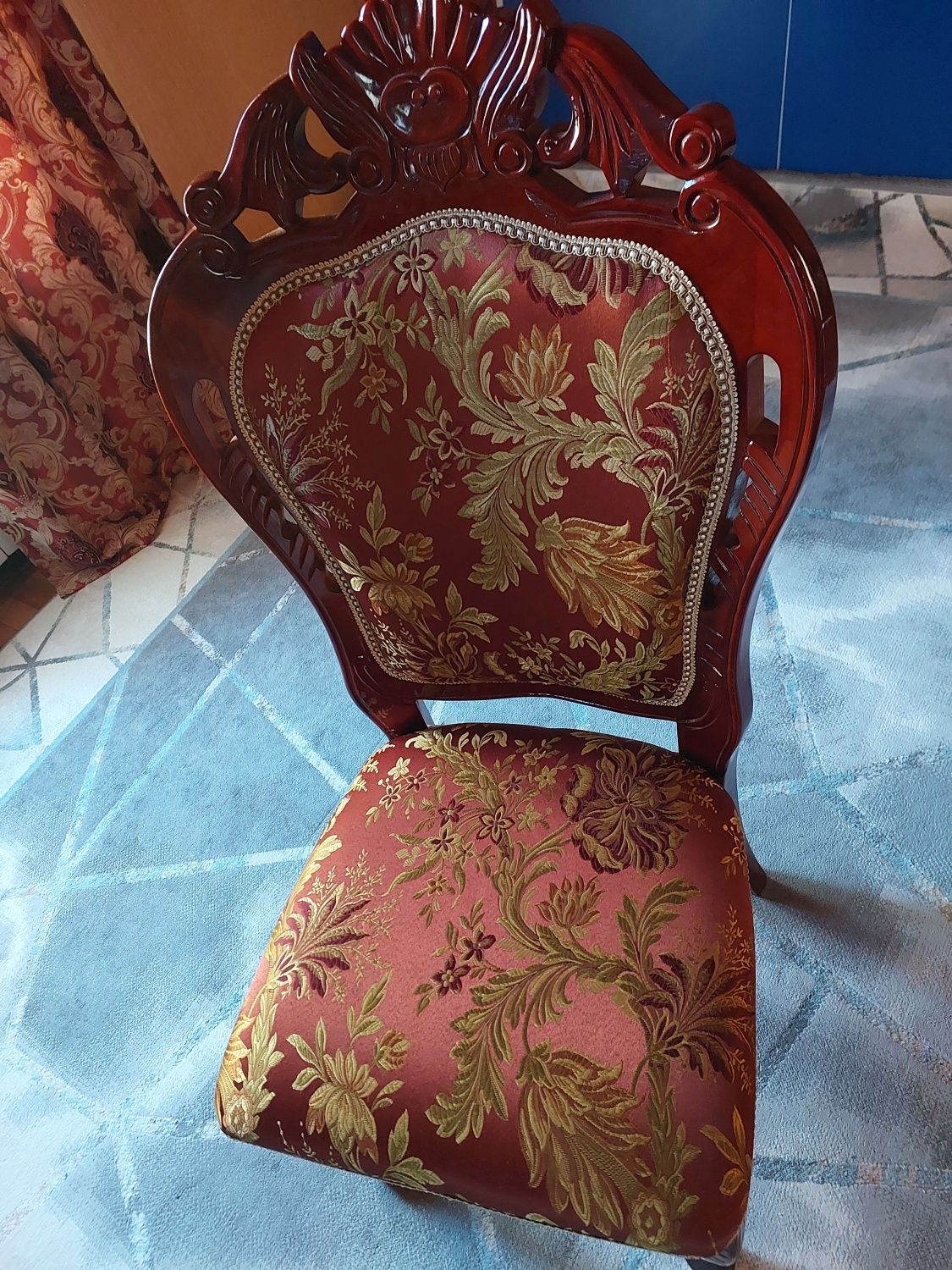Продам стол со стульями
