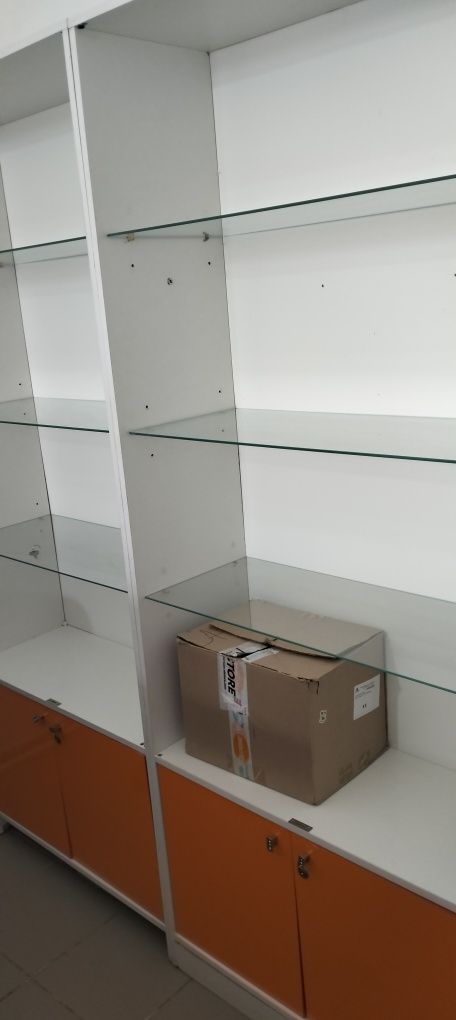 Продается шкаф с 4 стульями и 8 табуретки компью. стол мягкий кресло