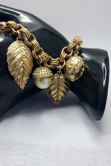 Винтажный браслет в стиле Coco Chanel из Америки не маркированный.