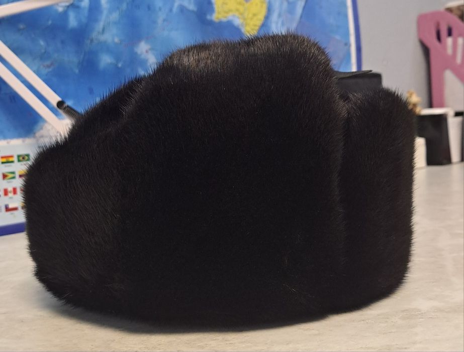 Продам норковую шапку Black Lama