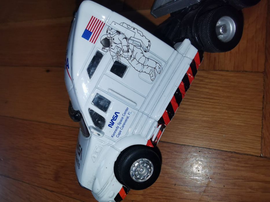 Американски транспортен камион Maisto бял космическа совалка Атлантис