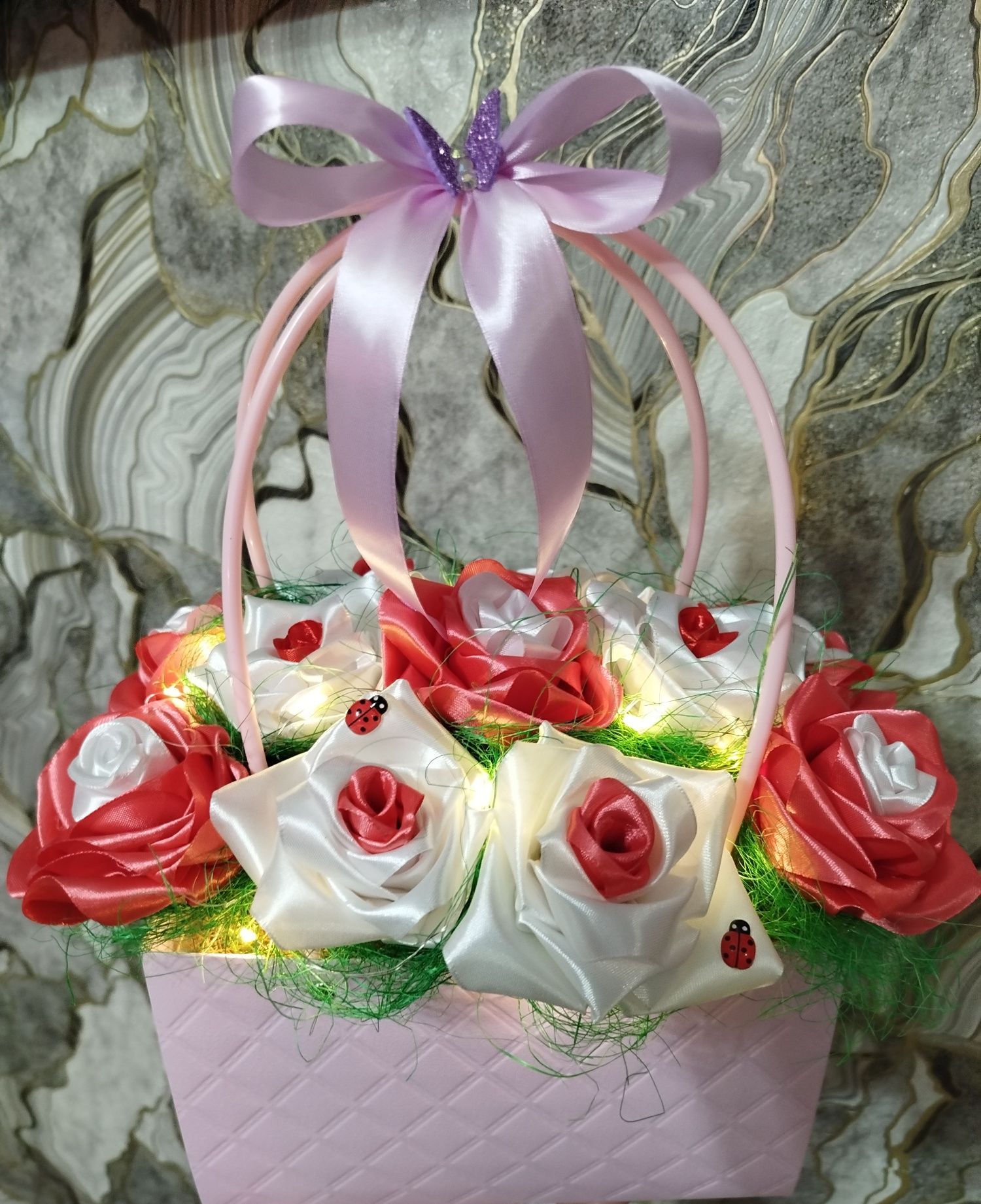 Букет роз  из атласных  лент