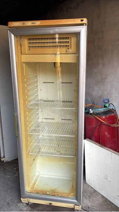 Продам холодильник витрина