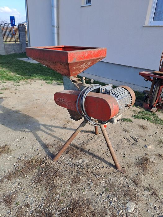 Vând moară Trifazică