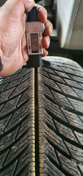 Гуми 2бр 235/55/19 - 255/50/19 - 899лв