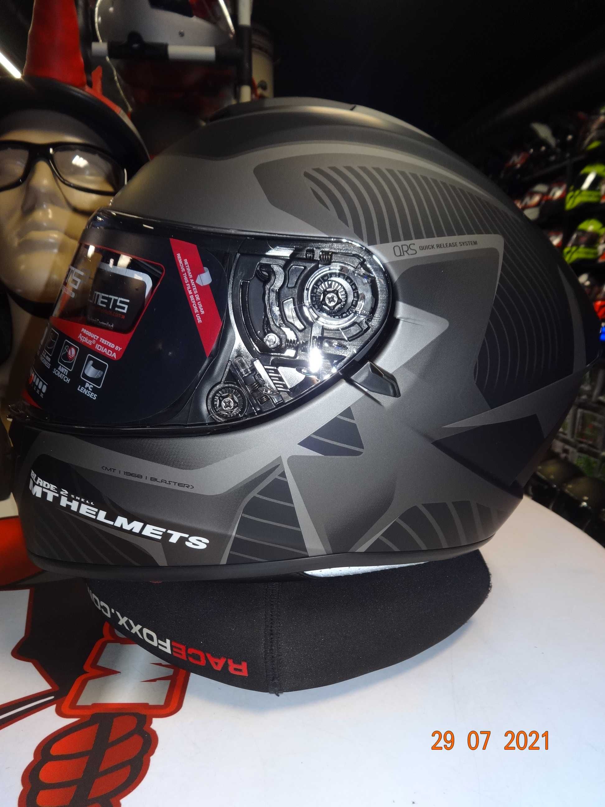 каска MT Helmets каска Blade 2 SV пистова мото каска тъмни очила