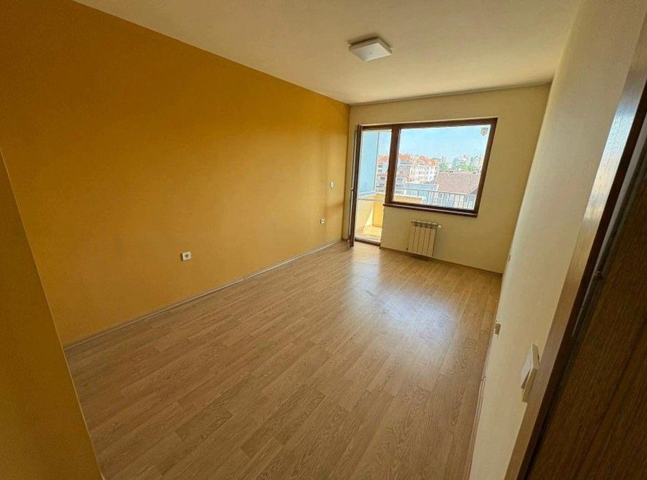 Дава се под наем Тристаен апартамент в София, Слатина - 100 кв.м за 764.49 € - Снимка #1