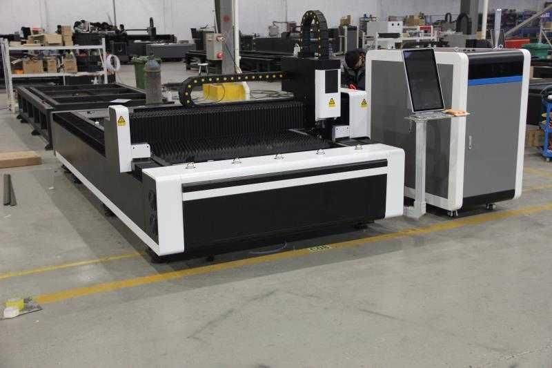 Лазер по металлу с ЧПУ, 1500х3000мм, 3кВт