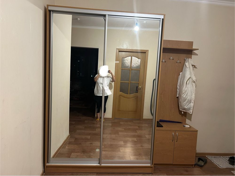 Продам шкаф купе в прихожую, хорошего качества