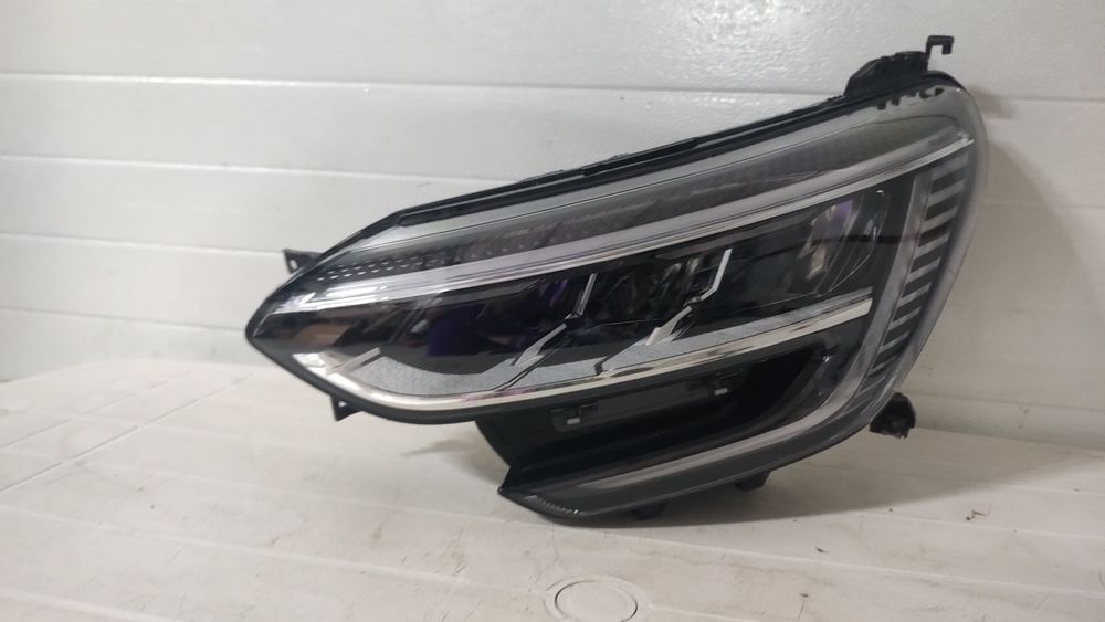 Far stânga Megan 4 facelift cod 260602024R