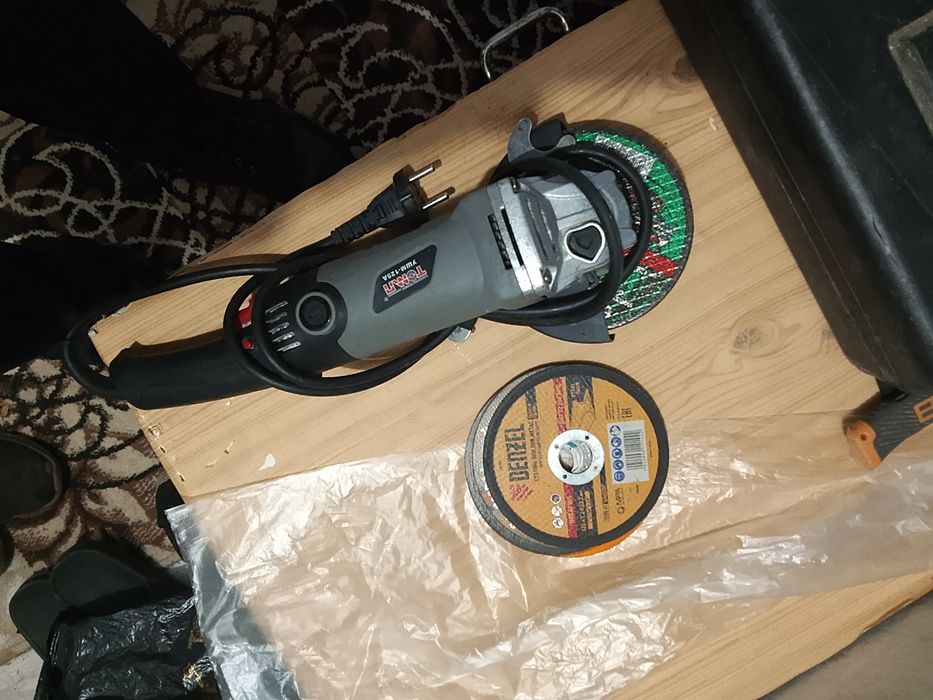Срочно продам УШМ с дисками