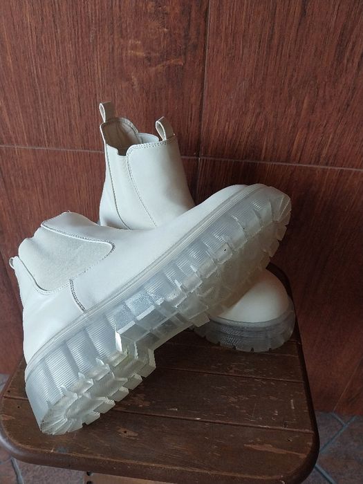 Боти,38.5номер,носени единствено от магазина до  вкъщи в деня на покуп