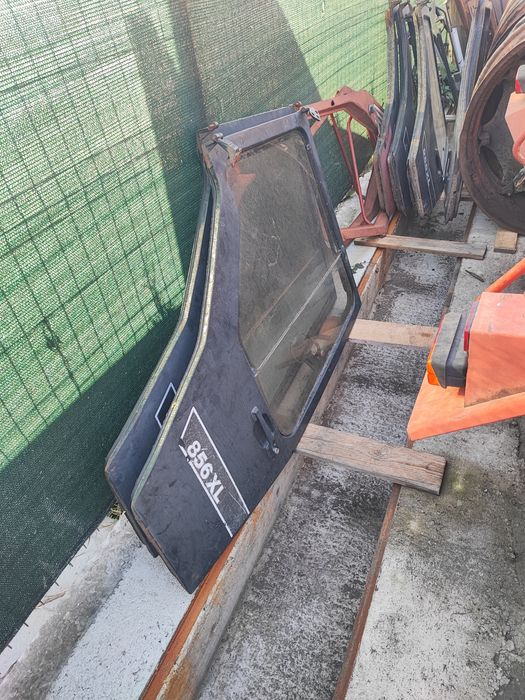 Uși tractor international