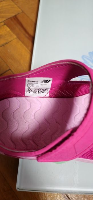 Papucei New Balance marimea 27 !