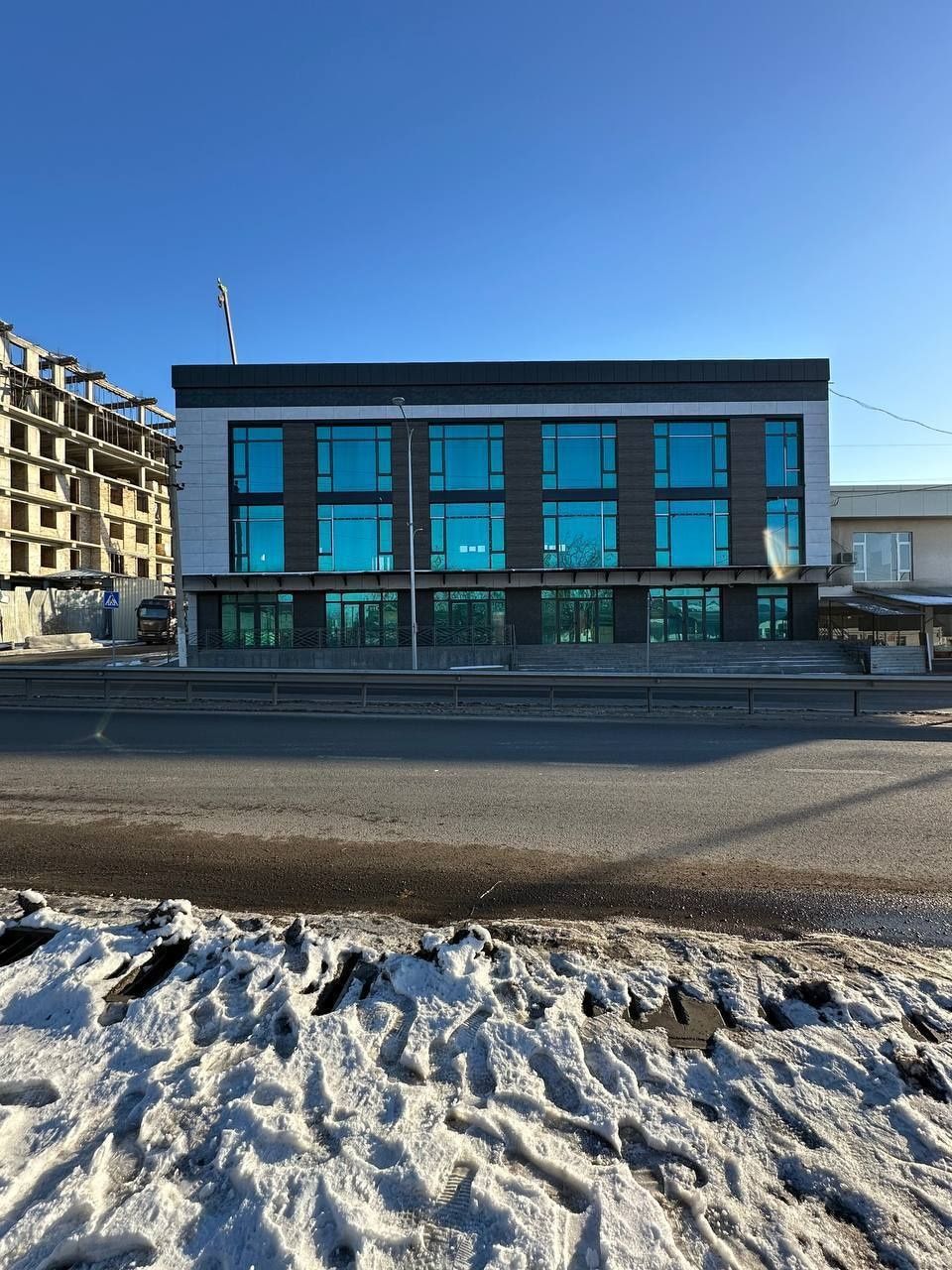 Nejilo‘y sotiladi Nazarbek most 1268m²