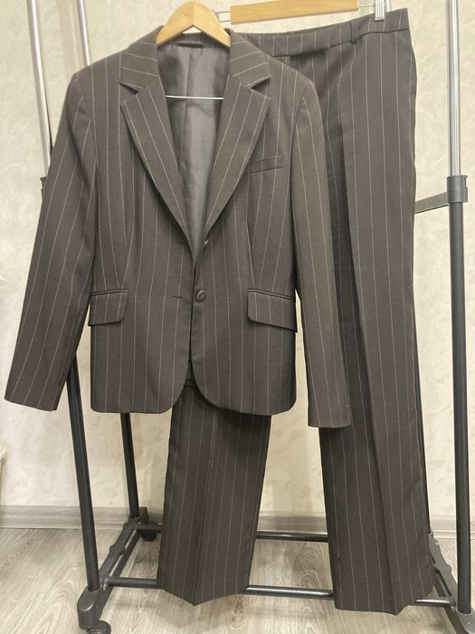 Деловой женский брючный костюм от CANDA, размер М (46)