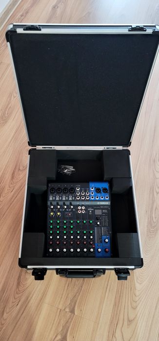 Mixer Yamaha MG10XU Cu Efecte Pasiv Analog si Case