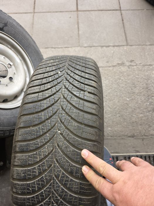 Гуми зимни 225 65 17 Goodyear dot20