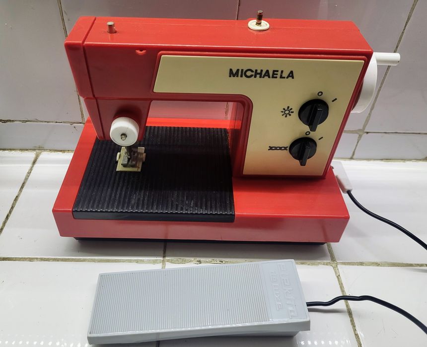 Продавам играчка от соца - шевна машина Michaela от Pico DDR
