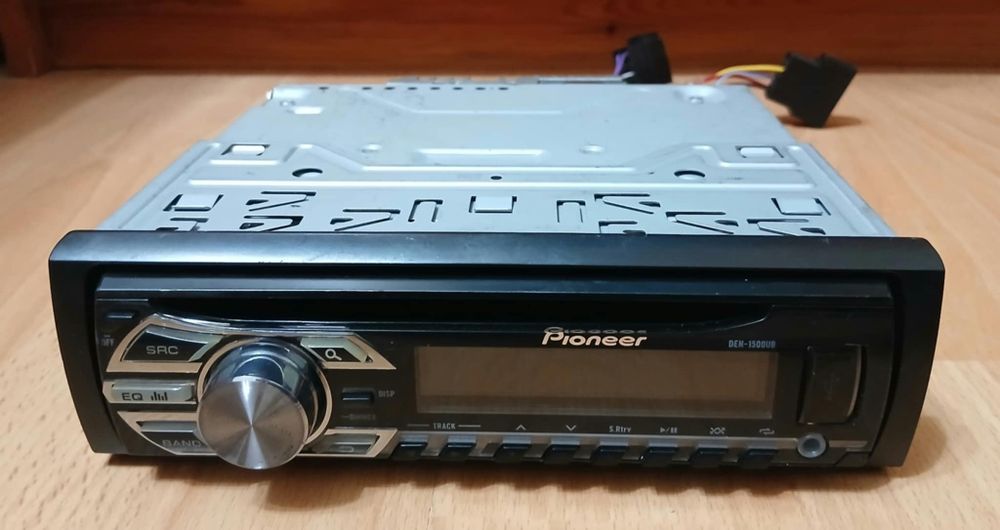 Ресийвър Pioneer CD USB Aux 4x50W