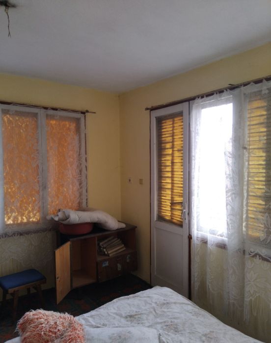 Продава къща в с.Коняво общ Кюстендил