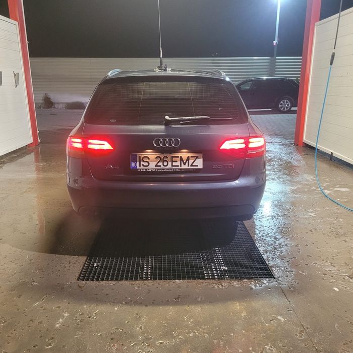 Vând Audi a4 b8 
143cp!
Distributie schimbată !
Filtre,ulei schimbate