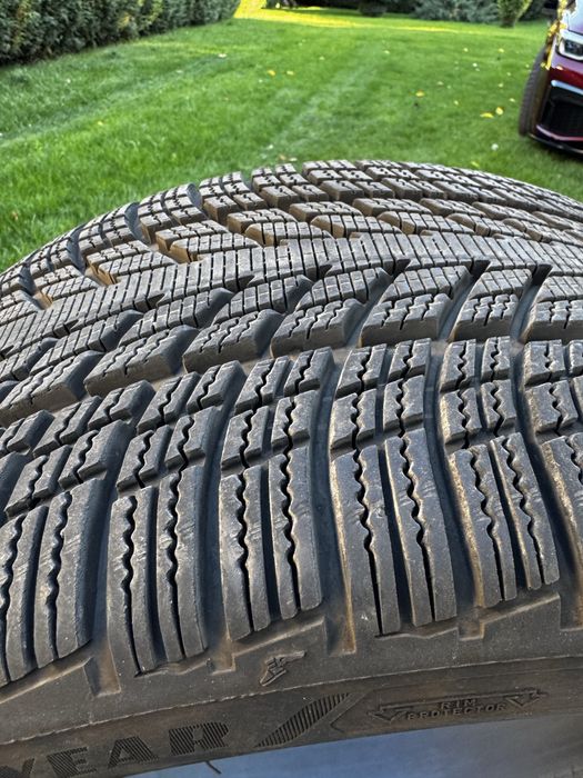 ЗИМНИ *** Goodyear UltraGrip Performance 3