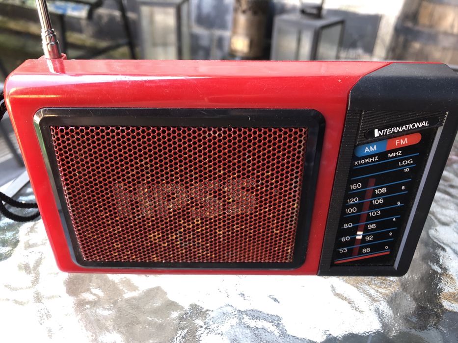 Radio International NL 833