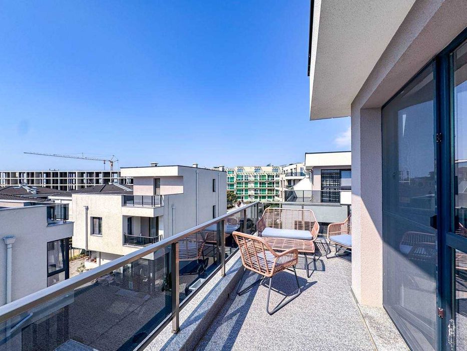 Триетажна модерна къща с двор в Сарафово, Бургас