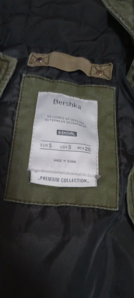 Geaca Parka Bershka mărimea S in stare foarte buna