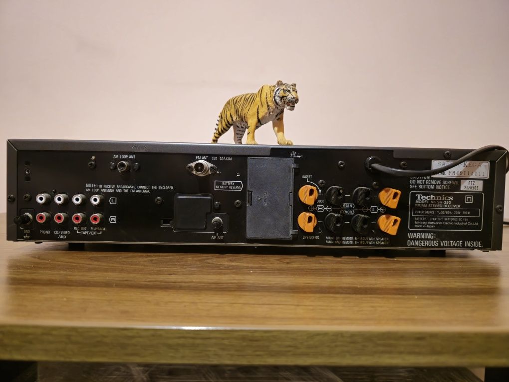 Technics SA-250. Piesă vintage de excepție. Impecabil. Preț fix !