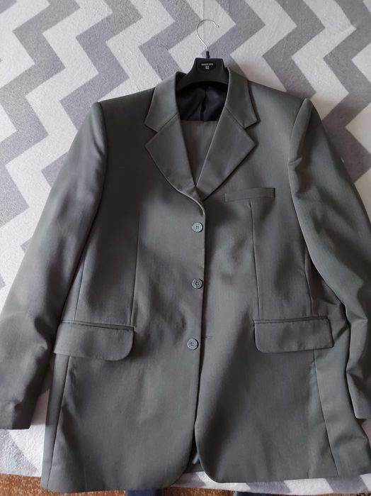 Vand costum barbatesc marimea 52