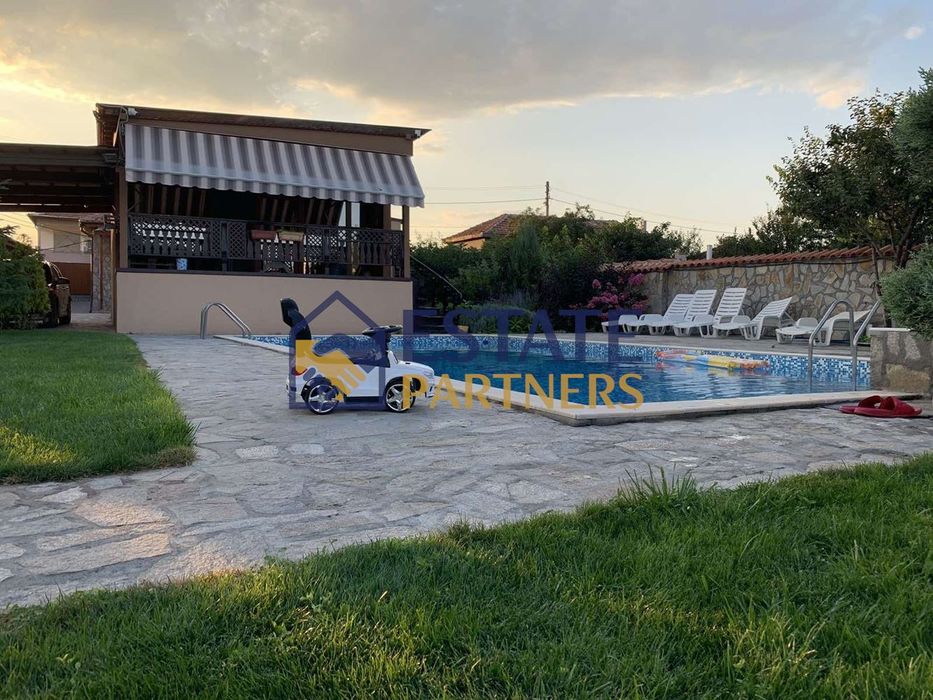 Къща в Пловдив, област-с.Дълбок извор площ 230 цена 207000