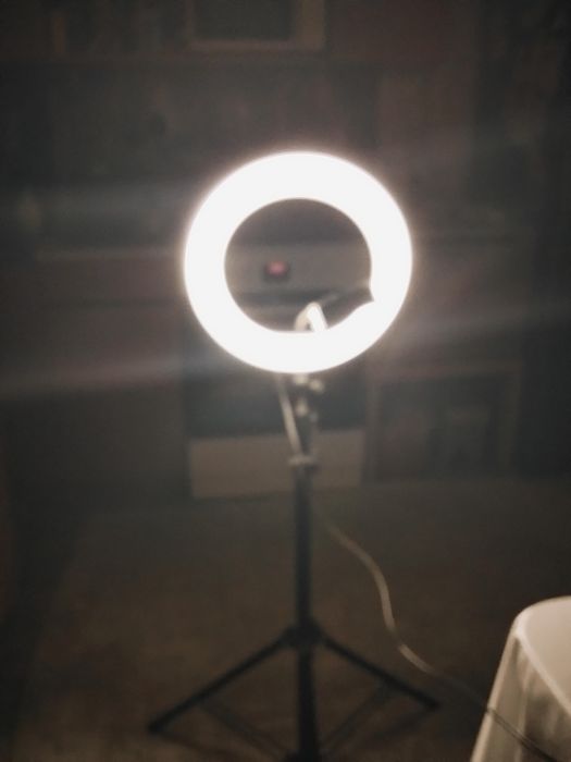 Продаю кольцевую лампу