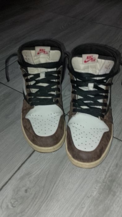 Vând Air Jordan 1 x Travis Scott
