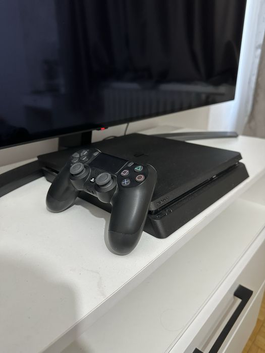 Play Station 4 Slim