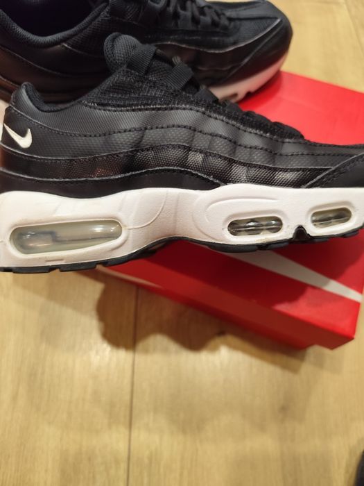 nike air max 95 black and white