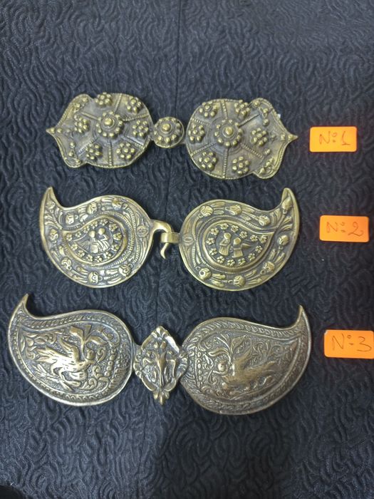 Продавам пафти/чапрази-цвят "старо злато" -нови