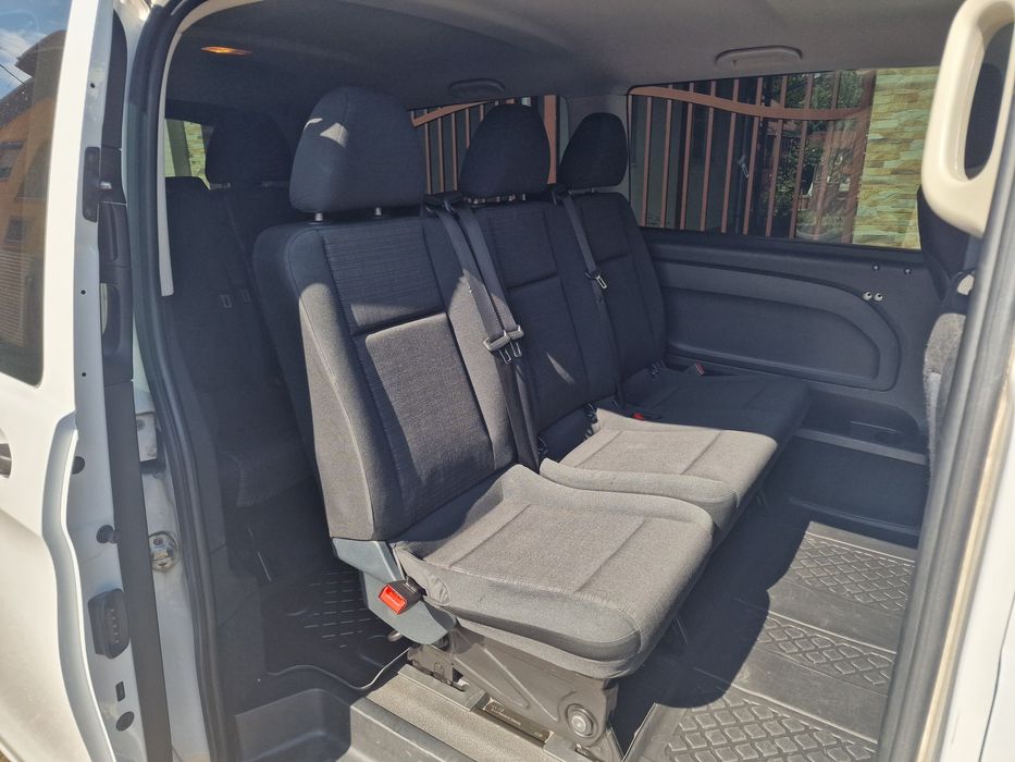 Inchiriez microbus 8+1 locuri Mercedes vito