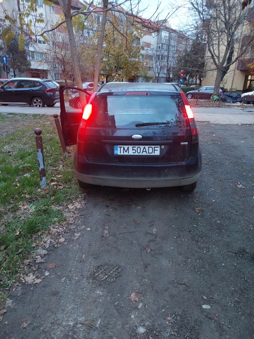 Vând Ford fiesta