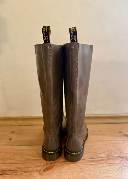 Оригинални Dr. Martens 1B60 Pisa Leather Knee-High Boots.