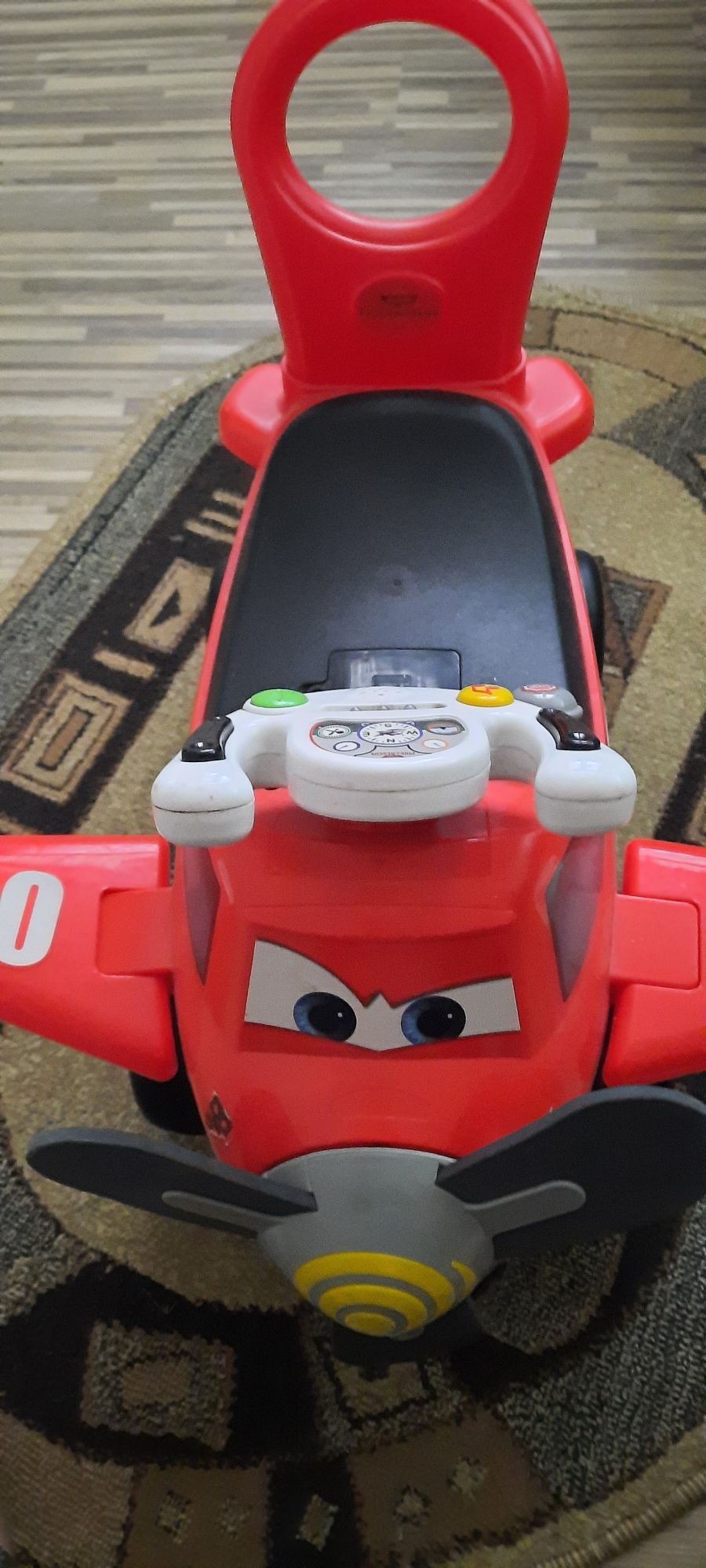 Vând tractor cu remorcă și cupă, iepuraș, premergător,avion