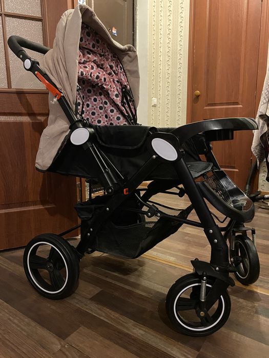 Коляска детская очень комфортная почти новая