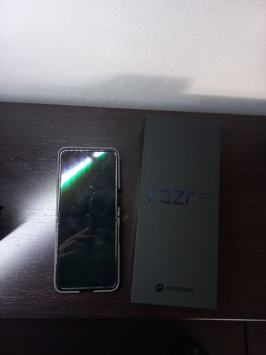 Motorola razr 50