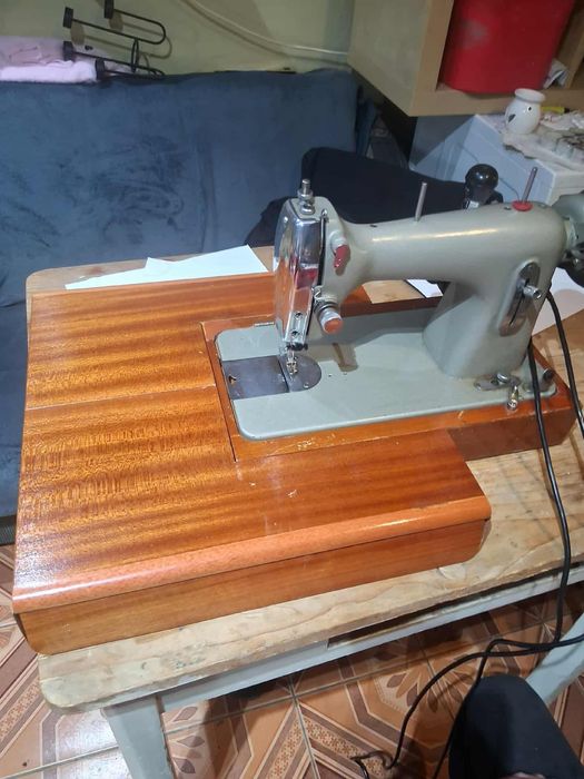 Vând mașină de cusut Quelle