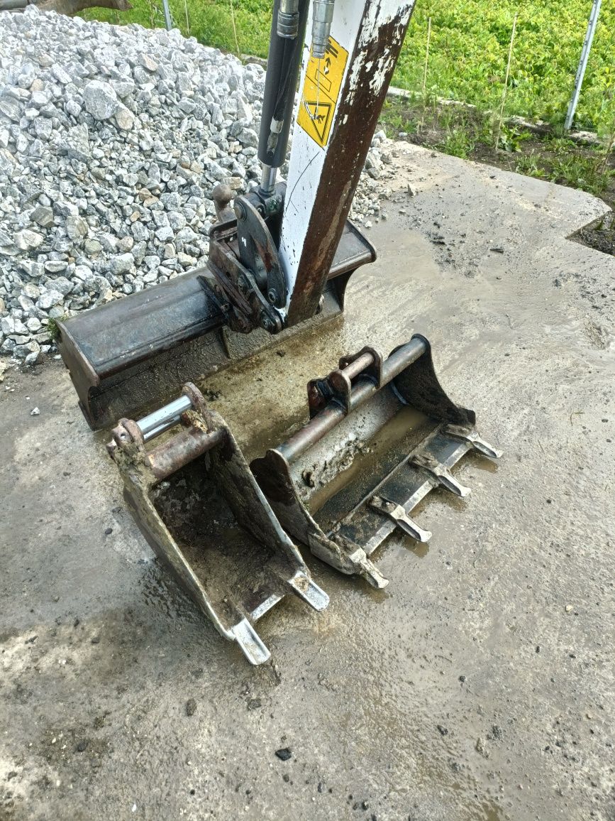 Vând/schimb miniexcavator Bobcat e17 și e26
