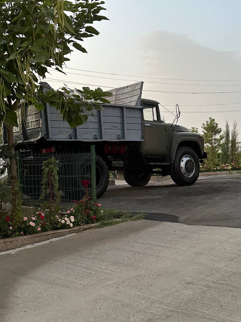 Zil. Ural mator. Balonlari 90 foiz yangi