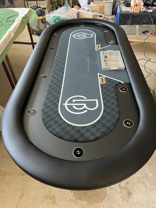 Masa Poker BPC cu incarcare wireless inovatie CustomTables.eu