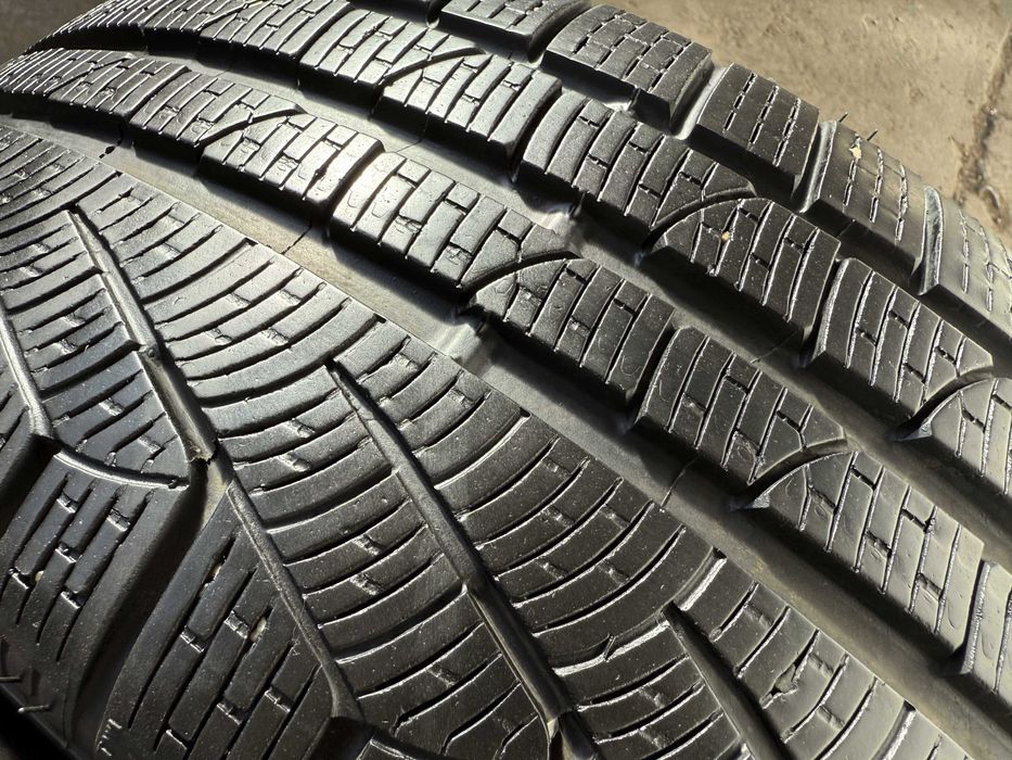 2x Anvelope Iarna 245/45 R18 - Pirelli Sotto Zero Serie 2 Rsc runflat